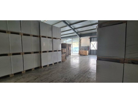 A large warehouse in excellent condition with feature… - Majad
