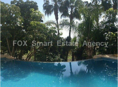 A lovely resale 5 bedroom Villa in the sought after… - บ้าน