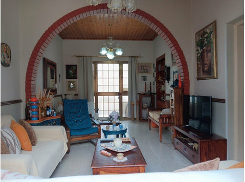 A lovely resale terraced one floor property in the old town… - Casas