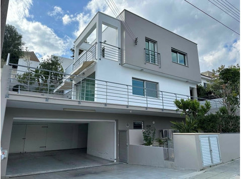 A lovely well appointed villa nestled in a quiet… - Müstakil Evler