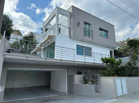 A lovely well appointed villa nestled in a quiet…