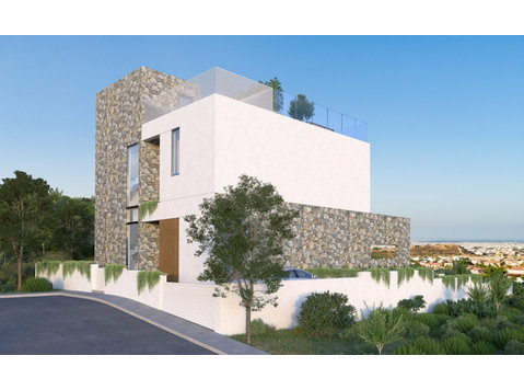 A luxury complex of 3 &amp; 4 bedroom villas, located in a… - Houses