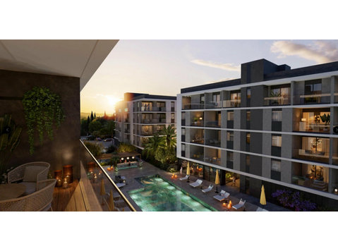 A new ultra-contemporary gated community consisting of six… - בתים