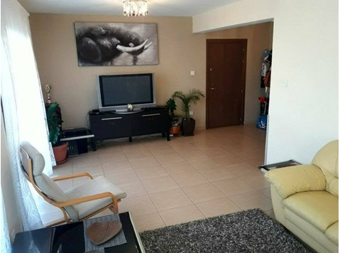 A recently renovated 3 bedroom fully furnished in the… - Huizen