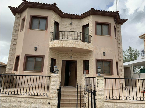 A very nice six bedroom fully furnished house with garden… - Majad