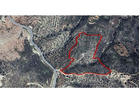 Agriculture land for sale in Mathikoloni, Limassol.

It has… - منازل