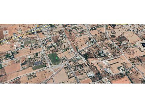 Amazing 2502sqm residential land in Ypsonas area in… - Houses