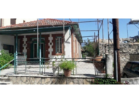 Amazing traditional brick house with big garden in Agios… - Rumah