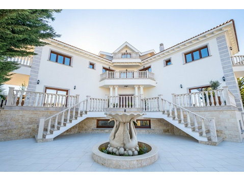 An exclusive property located in one of Limassol’s most… - Maisons
