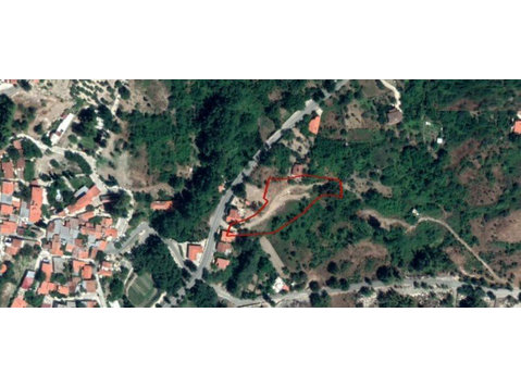 Available land in Pera Pedi, Limassol.It has an area of… - منازل