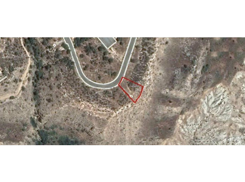 Available plot in Pissouri village, in Limassol.It has an… - خانه ها