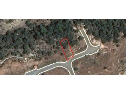 Available plot in Pissouri village, in Limassol.The plot… - Куќи