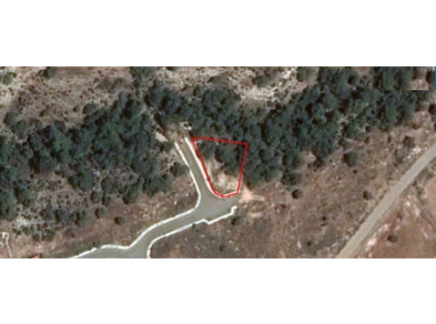 Available plot in Pissouri village, in Limassol.The plot… - Houses