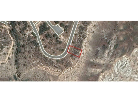 Available plot in Pissouri village, in Limassol.The plot… - Houses