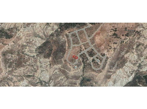 Available residential plot in Pissouri village, in… - Houses