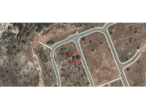 Available residential plot in Pissouri village, in… - Rumah