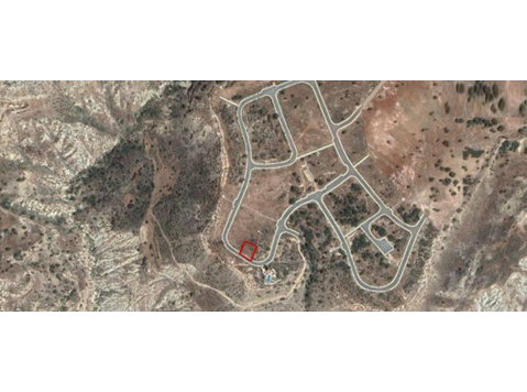 Available residential plot in Pissouri village, in… - Casa