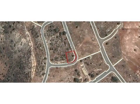 Available residential plot in Pissouri village, in… - Houses