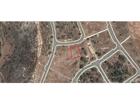 Available residential plot in Pissouri village, in… - Nhà