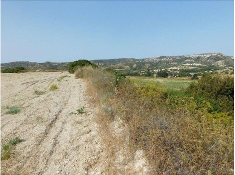 Available the 1/2 undivided share  of anagricultural land,… - Rumah