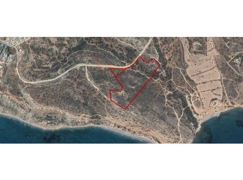 Available two adjoining fields in Pissouri, Limassol.The… - Mājas