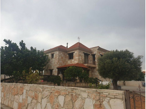 Beautiful stone built house in the suburb&#039;s of… - Rumah