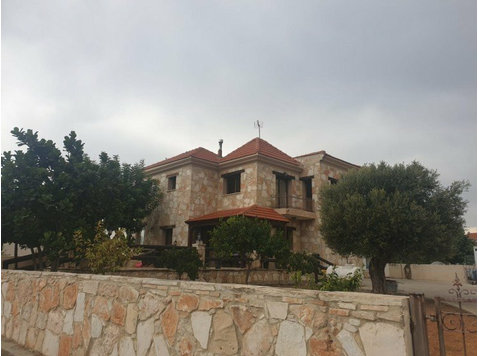 Beautiful stone built house in the suburb's of… - 주택