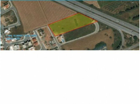 Big piece of land for sale in Kato Polemidia . The land has… -  	家