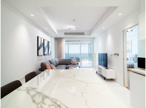 Come home to your own beach resort apartment. Live a… - Casas