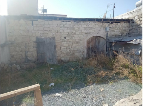Detached House Located in Ypsonas on a main central… - Majad