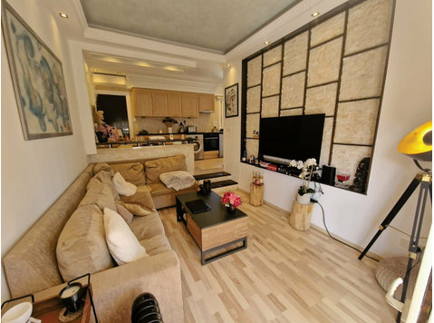 Explore this charming one-bedroom apartment nestled on the… - منازل