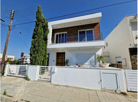 Explore this modern 2-storey house for sale in Germasogeia,… - گھر