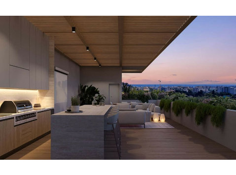 For sale is a modern penthouse apartment in the vibrant… -  	家