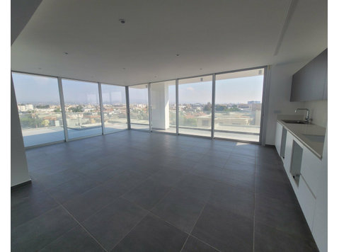 Huge, luxurious, brand new, ready to deliver, top floor 3… - בתים