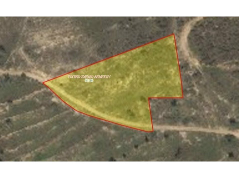 Industrial land for sale in Industrial Park of Ayios Sylas,… - Maisons