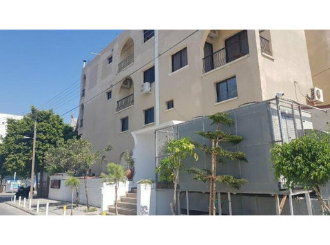 Investment opportunity consisting of 3 buildings on a large… - Nhà