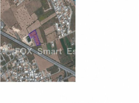 Land 8362sqm in Kato polemidia area, near the highway and… - منازل