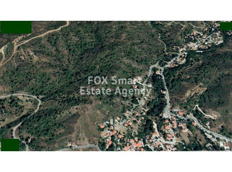 Land available in the beautiful village of Platres.  Just… - Casas
