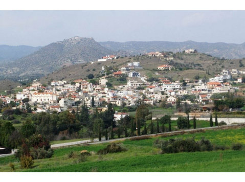Land in Monagrouli village with plot size of 2676m2. The… - گھر