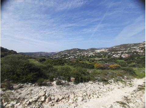 Land in the quiet residential area of Palodeia.… - Maisons