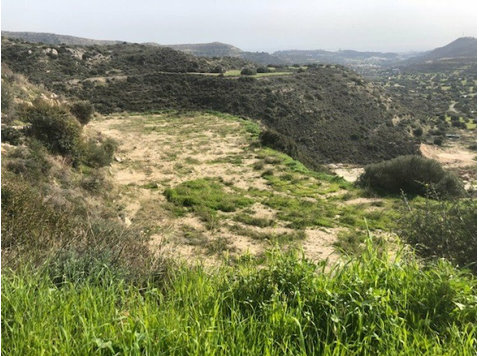 Land of 10368m2 is now available in Pachna village with 15%… - בתים