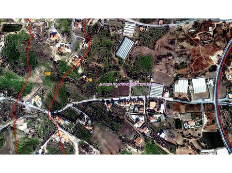Large residential land for sale in Parekklisia village,… - Houses