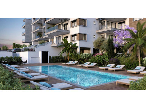 Located at an elevated location, nestled within beautiful… - Huizen