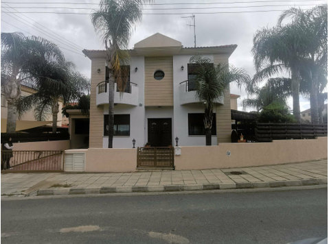 Lovely three bedroom house in Palodia village is available… - Nhà