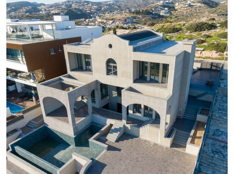 Luxurious villa in the most prestigious area of Limassol… - Къщи