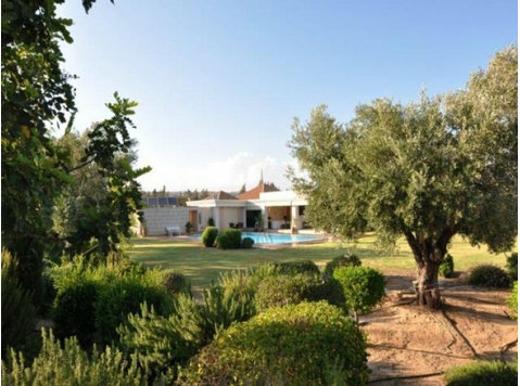 Luxury 4 bedroom villa in Erimi area of Limassol. The house… - Maisons