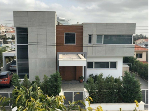 Luxury 6 bedroom Villa built over 3 levels, in the sought… - 주택
