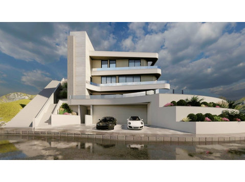 Luxury six bedroom villa on a plot of 890sqm offering a… - Häuser
