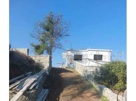 Luxury three bedroom detached house under construction with… - בתים