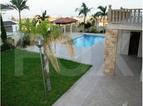 New luxury 8 bedroom villa in Green area is for rent. It is… - Houses
